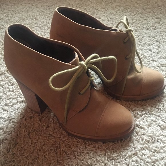Chinese Laundry booties - Picture 1 of 3